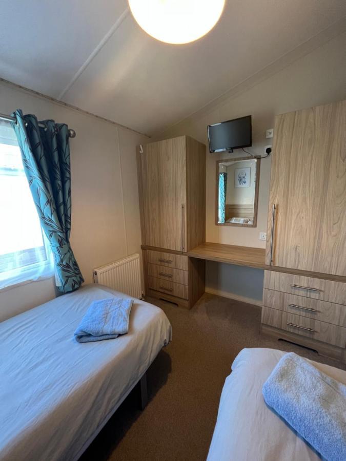 Lodge Caravan On Holiday Park Чичестер Экстерьер фото