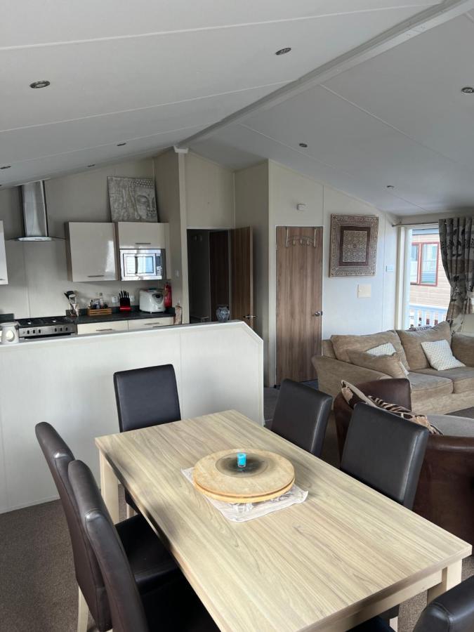 Lodge Caravan On Holiday Park Чичестер Экстерьер фото