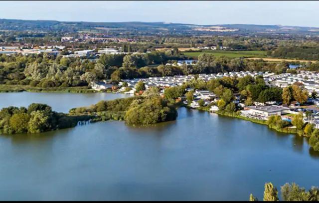 Lodge Caravan On Holiday Park Чичестер Экстерьер фото