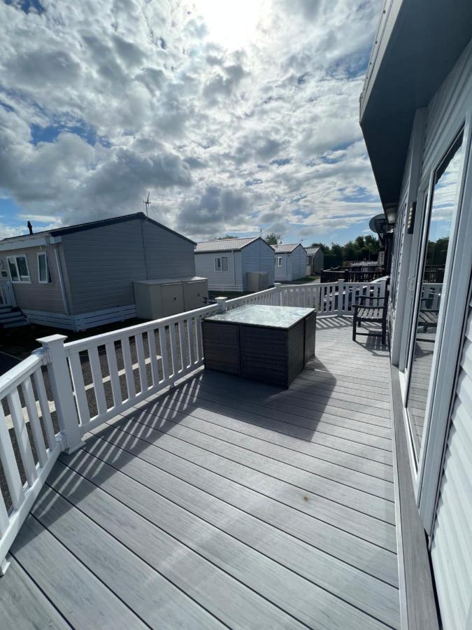 Lodge Caravan On Holiday Park Чичестер Экстерьер фото