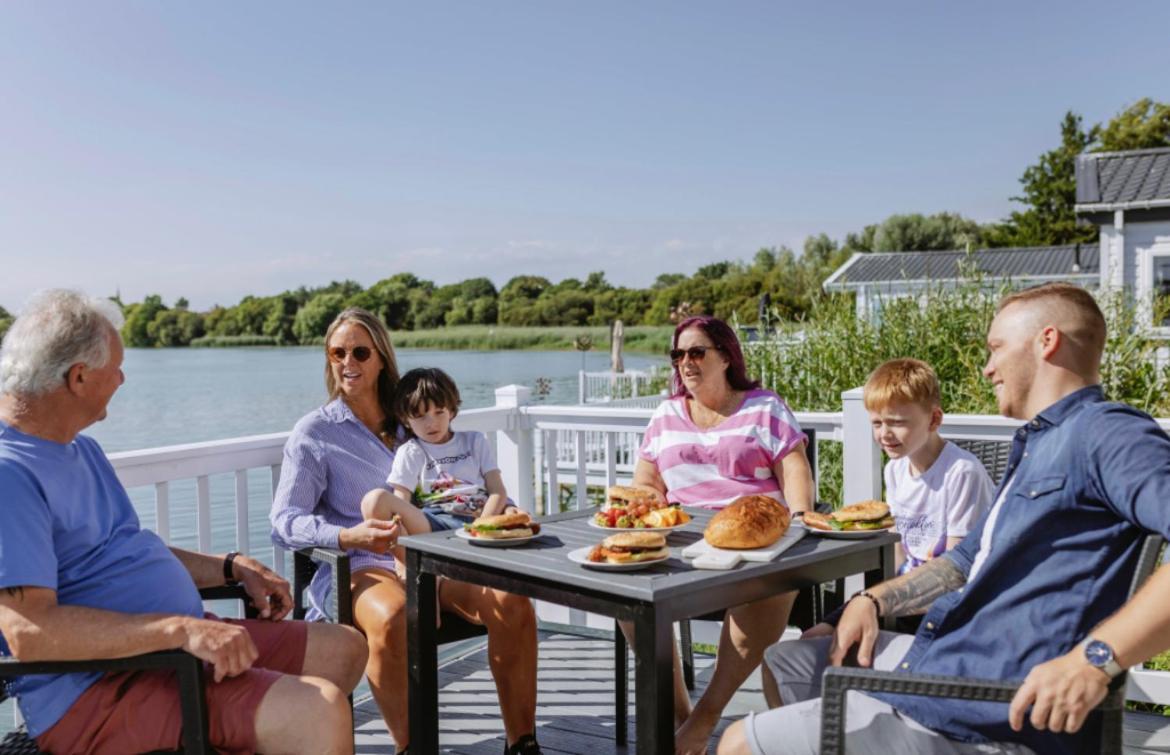 Lodge Caravan On Holiday Park Чичестер Экстерьер фото